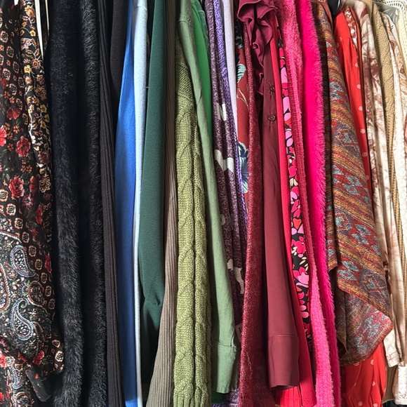 🩵LIVE TUES & SUN @ 6PM🩵 - Picture 5 of 5